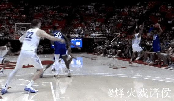 埃斯-贝利全场投篮9中3，三分4中1得到7分2篮板3助攻